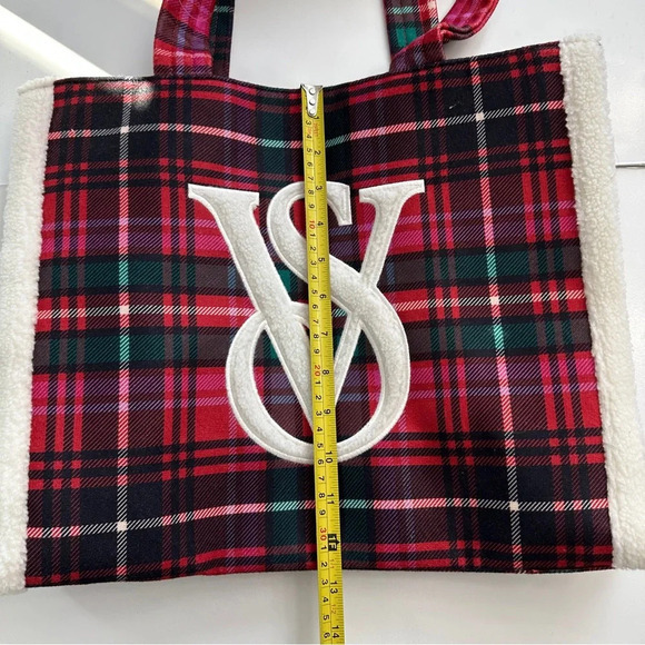 NWT Victoria's Secret Holiday Christmas Plaid Fleece-Trim Tote Bag - Picture 11 of 14